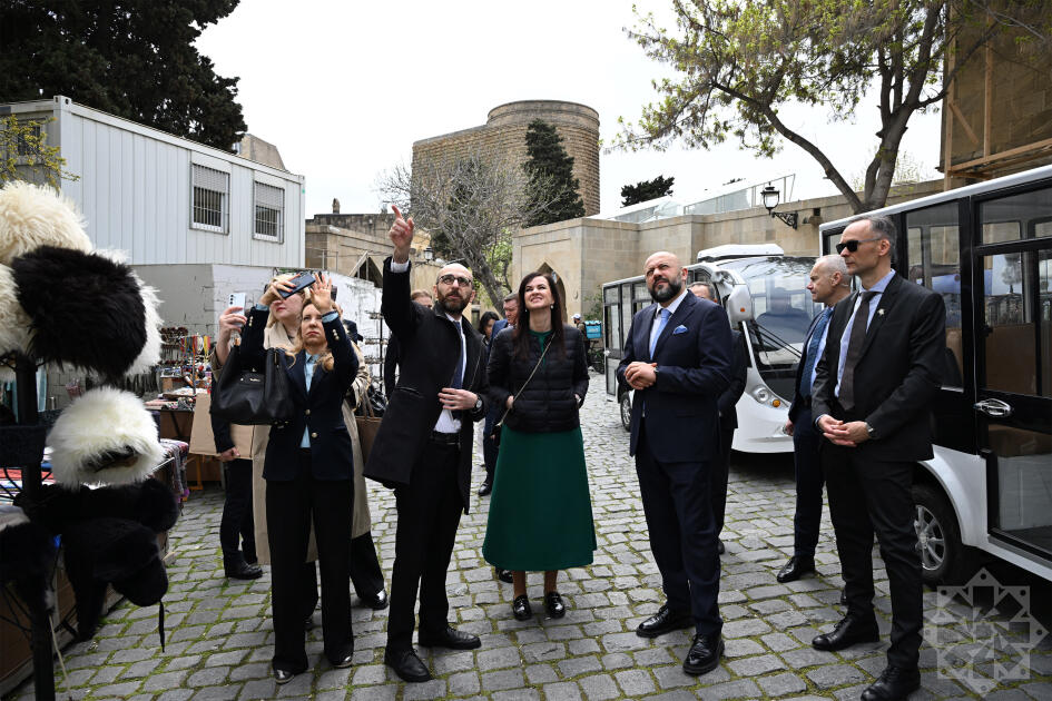 Litvanın Baş naziri İnqa Ruqiniene İçərişəhərlə tanış olub