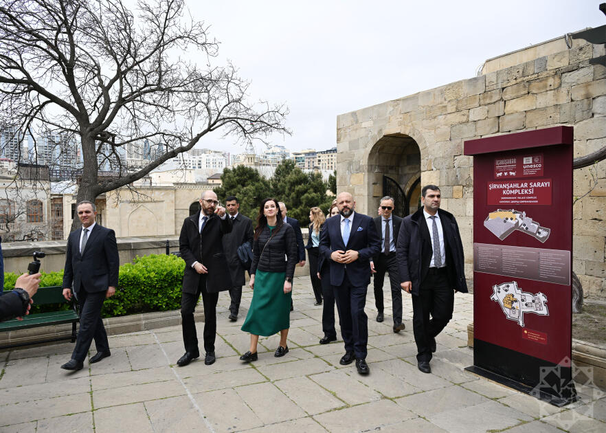 Litvanın Baş naziri İnqa Ruqiniene İçərişəhərlə tanış olub