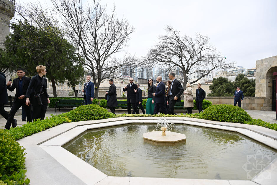 Litvanın Baş naziri İnqa Ruqiniene İçərişəhərlə tanış olub