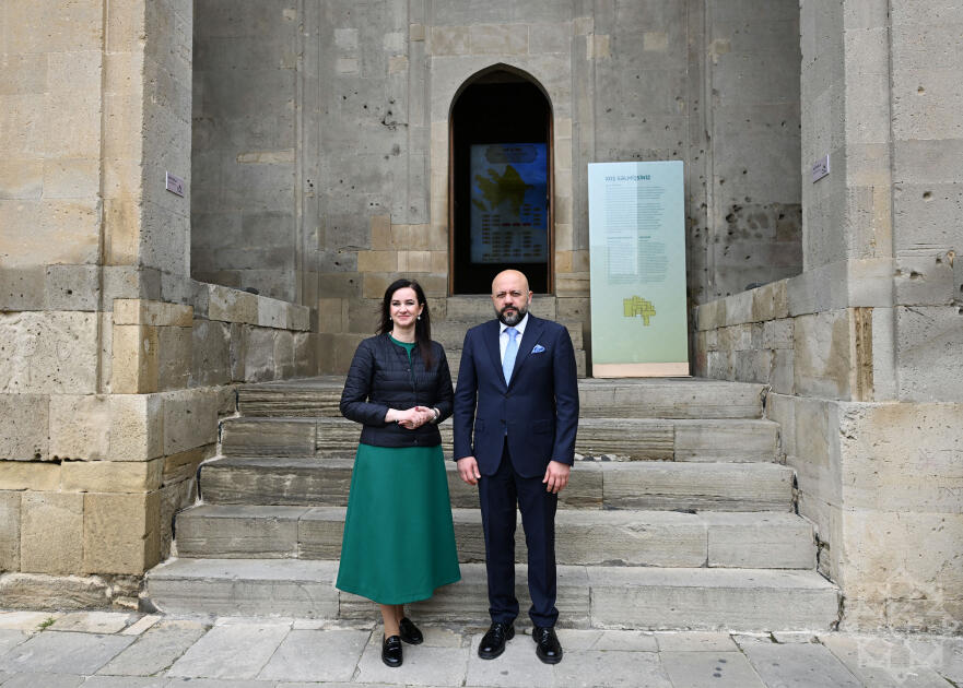 Litvanın Baş naziri İnqa Ruqiniene İçərişəhərlə tanış olub