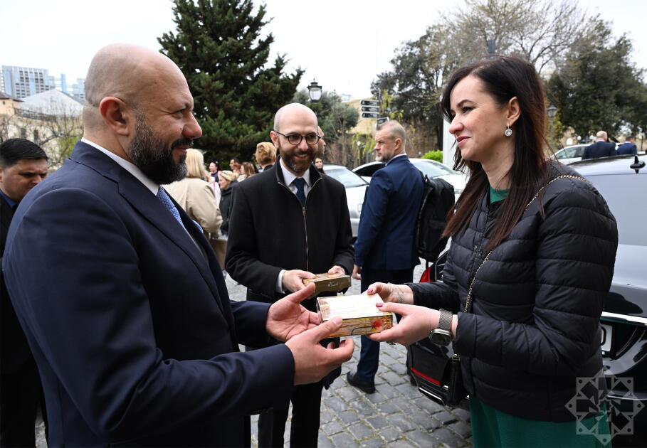 Litvanın Baş naziri İnqa Ruqiniene İçərişəhərlə tanış olub