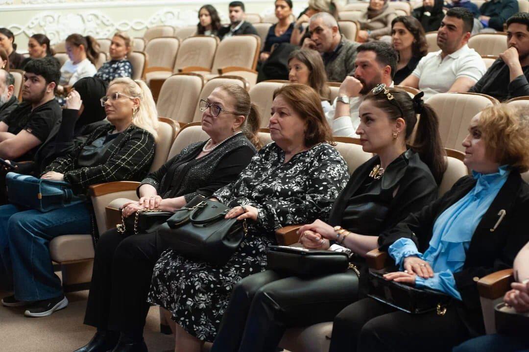 В Аздраме почтили память Азер Паши Нематова спектаклем "Этот долгий путь любви"