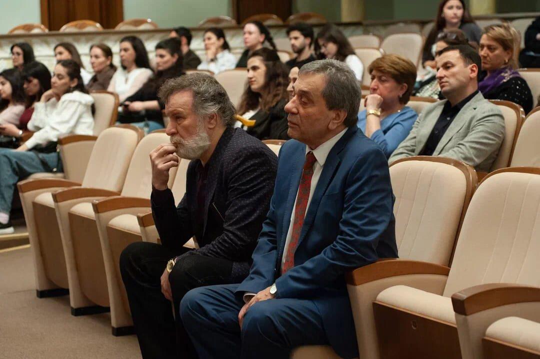 В Аздраме почтили память Азер Паши Нематова спектаклем "Этот долгий путь любви"