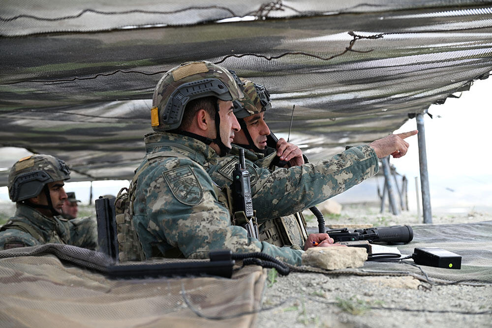 Руководящий состав минобороны Азербайджана проверил ход тактических учений