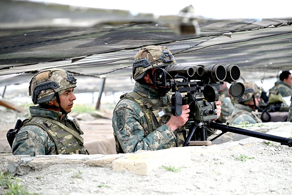 Руководящий состав минобороны Азербайджана проверил ход тактических учений