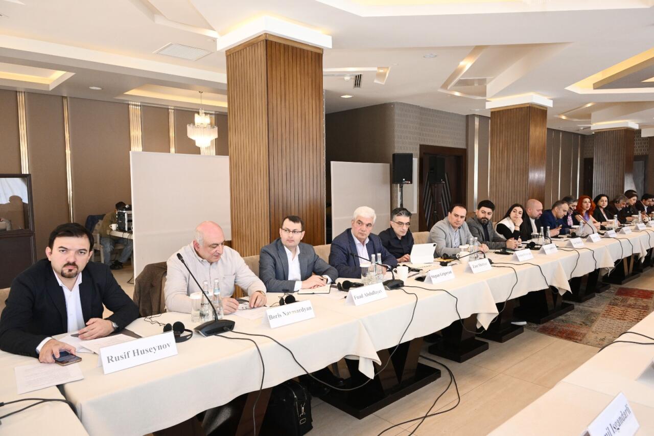 В Азербайджане проходит круглый стол с участием представителей гражданских обществ Азербайджана и Армении