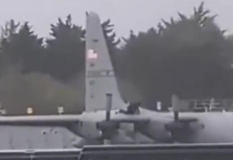 Мужчина атаковал американский военный самолет в Ирландии