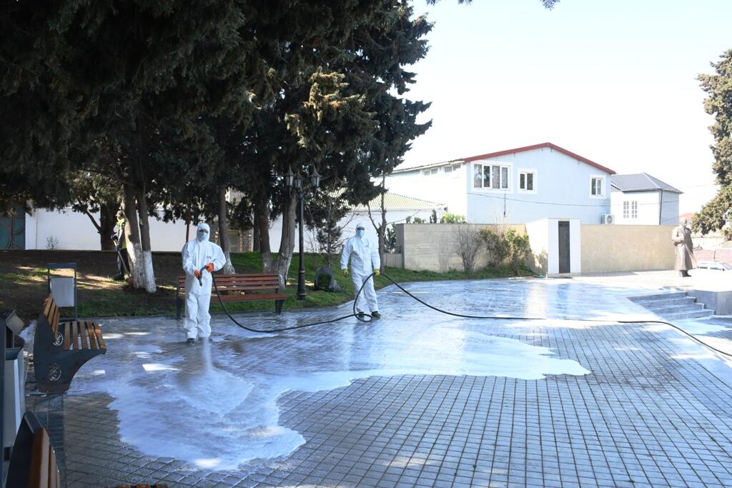 В Баку промыли сотни улиц в рамках городского субботника