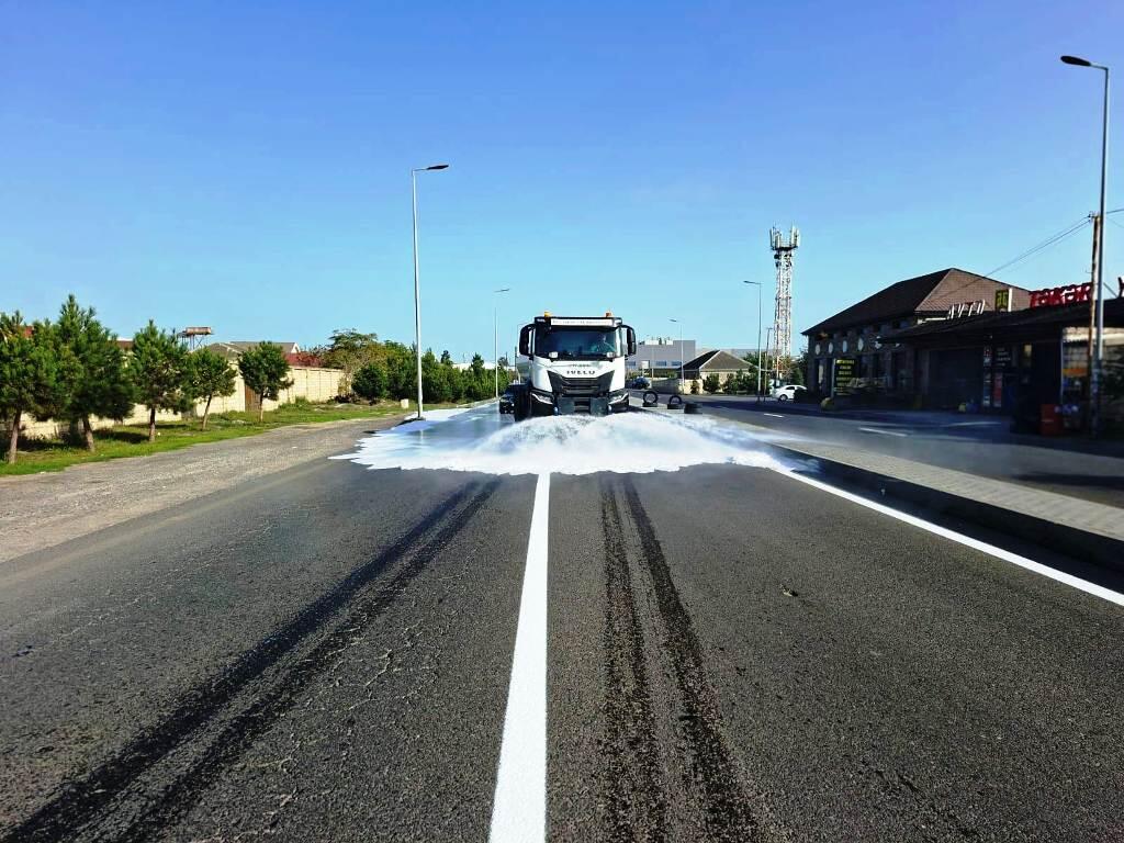 В Баку промыли сотни улиц в рамках городского субботника