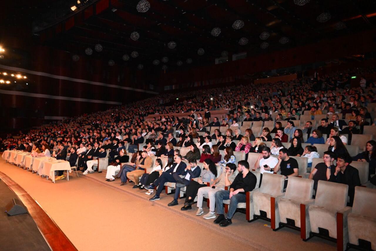 В Баку определились победители Кубка Анара Мамедханова по КВН