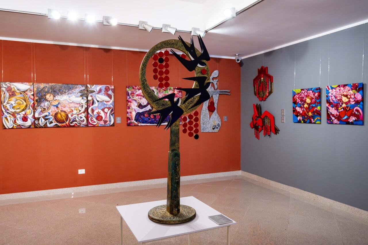 На крыльях времени - искусство Вугара Али раскрывает тайны науки и мифов