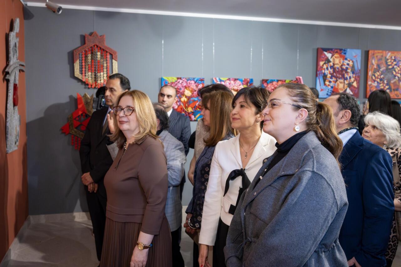 На крыльях времени - искусство Вугара Али раскрывает тайны науки и мифов