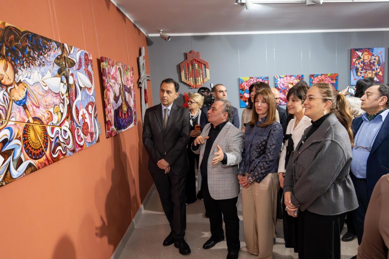 На крыльях времени - искусство Вугара Али раскрывает тайны науки и мифов