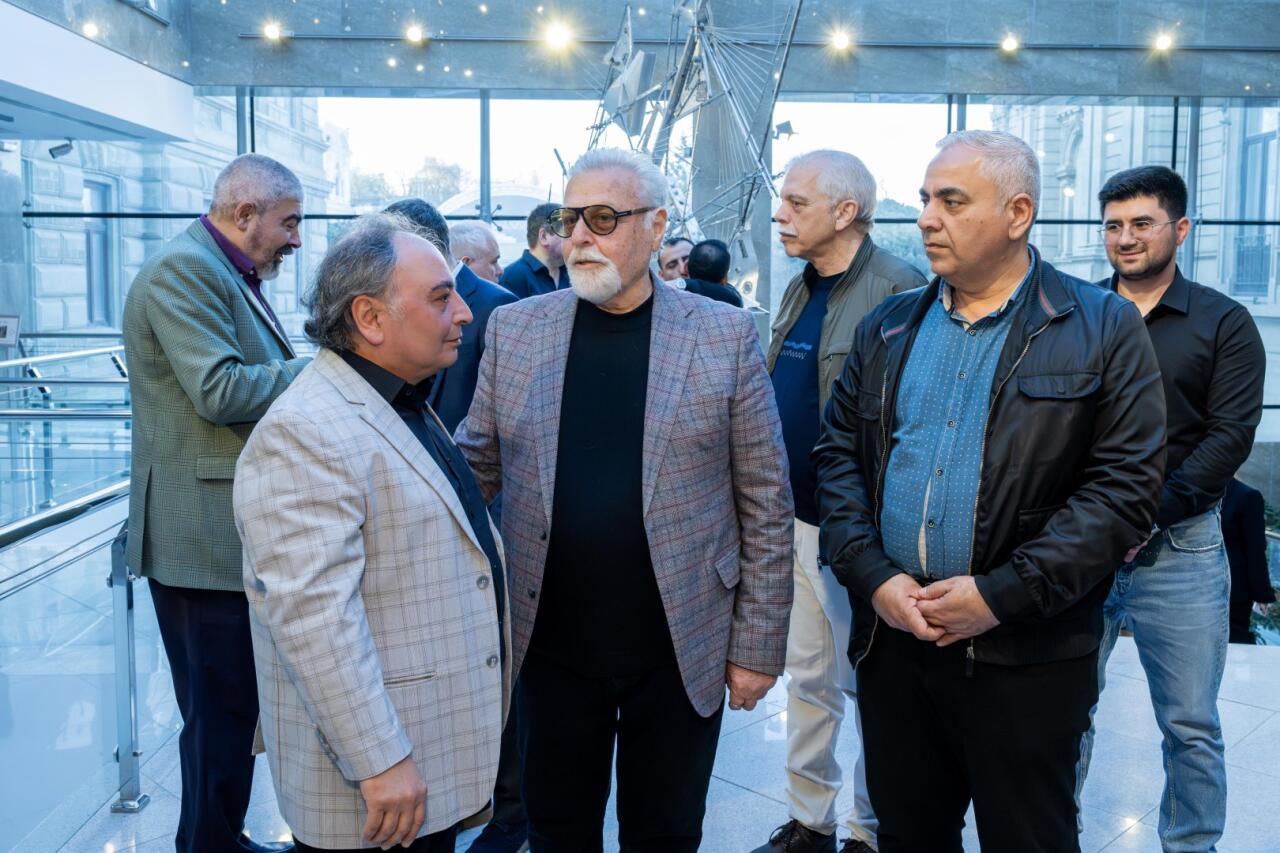 На крыльях времени - искусство Вугара Али раскрывает тайны науки и мифов