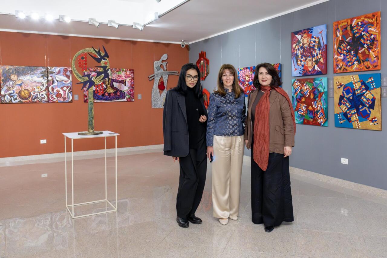 На крыльях времени - искусство Вугара Али раскрывает тайны науки и мифов