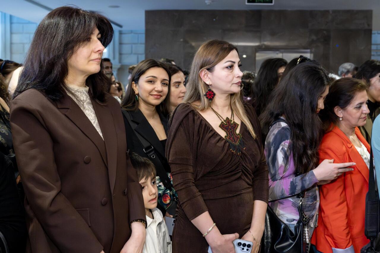 На крыльях времени - искусство Вугара Али раскрывает тайны науки и мифов