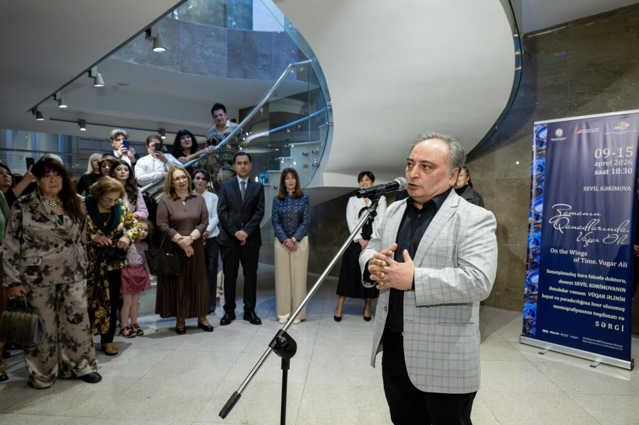 На крыльях времени - искусство Вугара Али раскрывает тайны науки и мифов