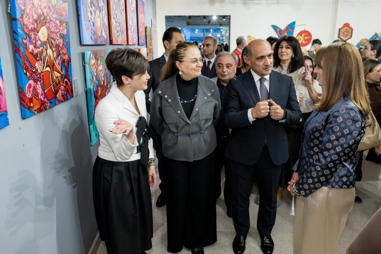 На крыльях времени - искусство Вугара Али раскрывает тайны науки и мифов