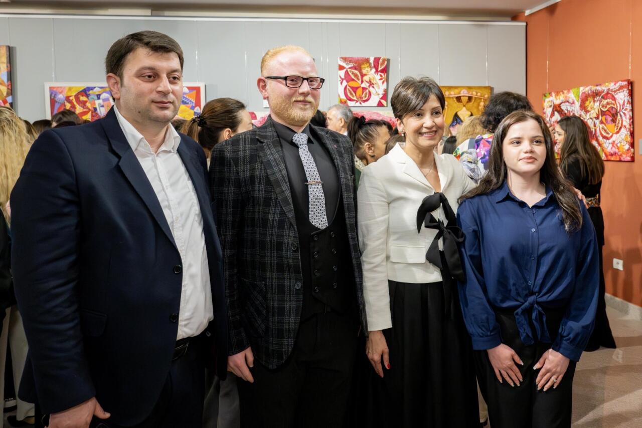 На крыльях времени - искусство Вугара Али раскрывает тайны науки и мифов