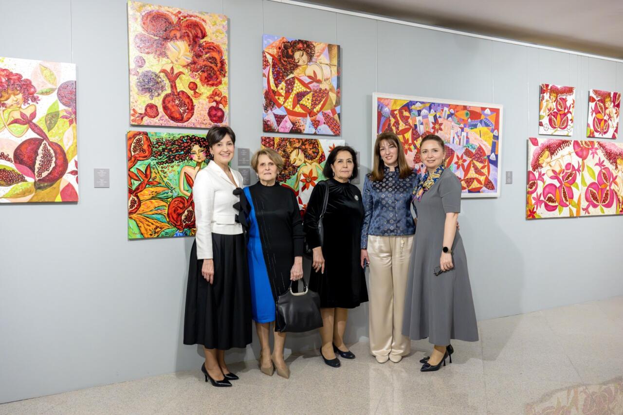 На крыльях времени - искусство Вугара Али раскрывает тайны науки и мифов