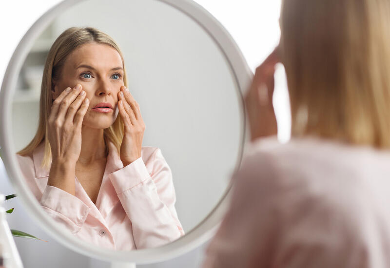 Названа неочевидная причина пигментных пятен на лице