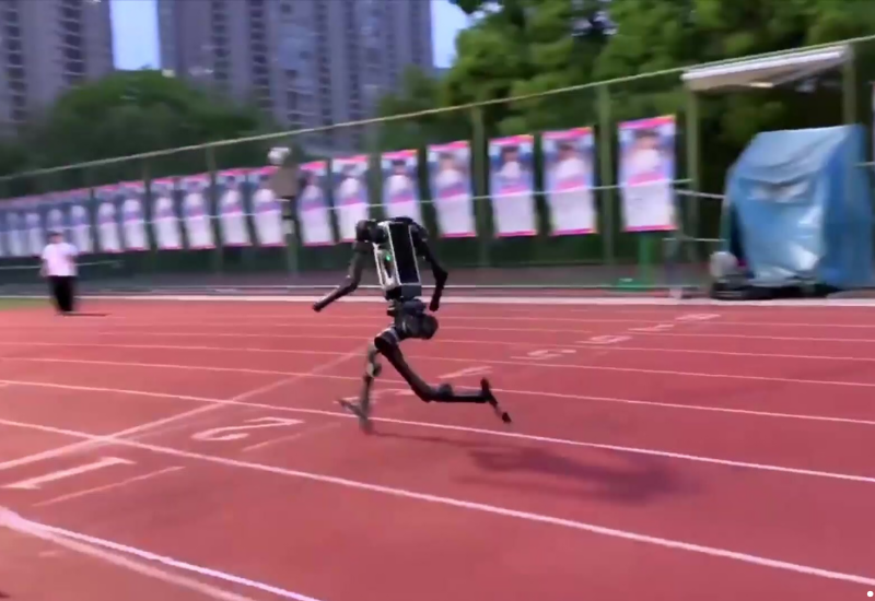 Китайский гуманоид "дышит в спину" Усейну Болту