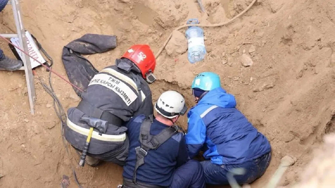 Обрушение грунта в Казахстане,