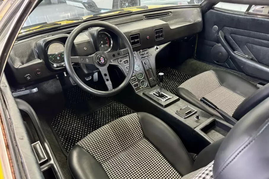 Спорткар DeTomaso Pantera из коллекции главы Ford пустят с молотка