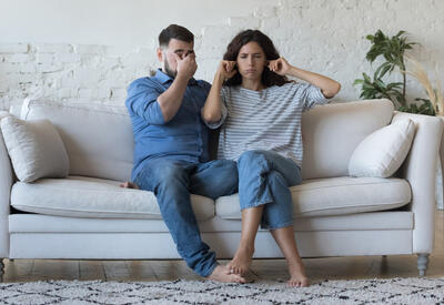 Психолог объяснила, почему разговоры о будущем пугают пары