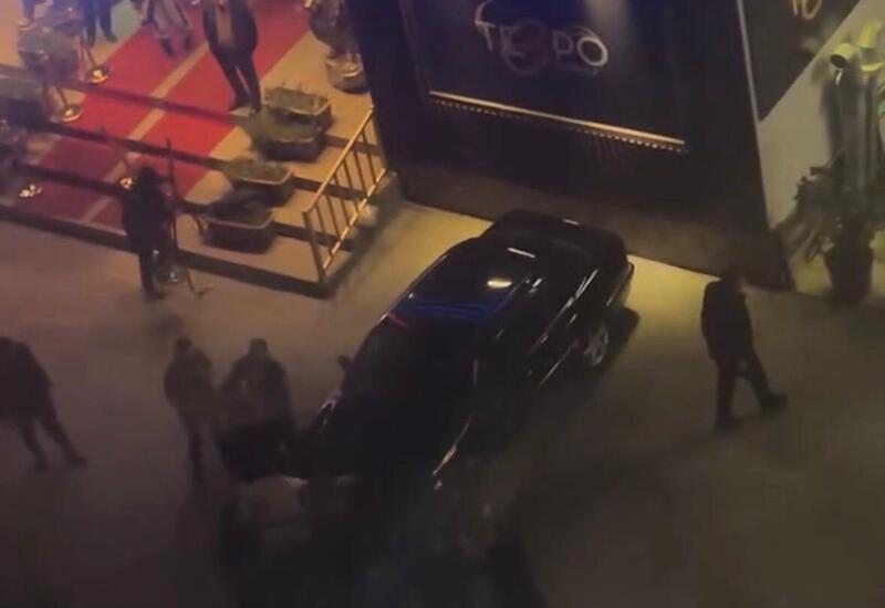 Массовая драка произошла в Баку перед известным рестораном