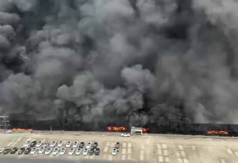 Мощный пожар на парковке в Китае