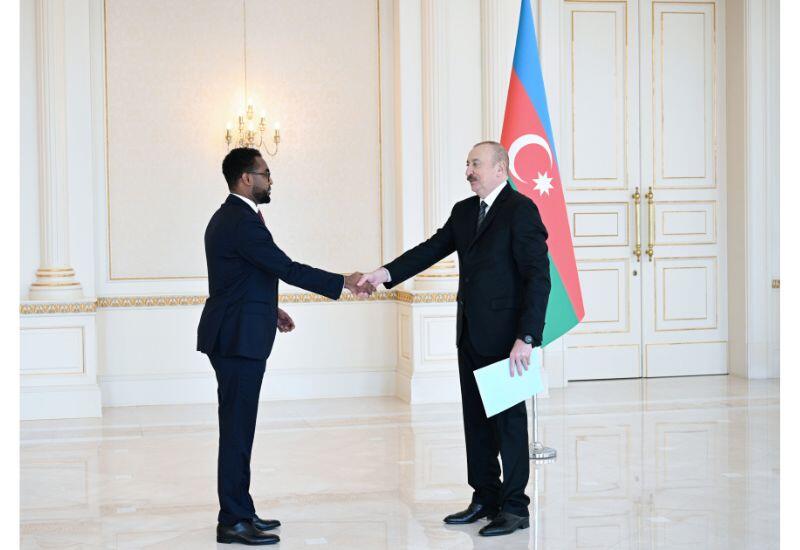 Президент Ильхам Алиев принял новоназначенного посла Сомали в Азербайджане
