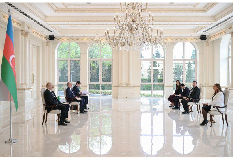 Президент Ильхам Алиев принял новоназначенного посла Колумбии в Азербайджане