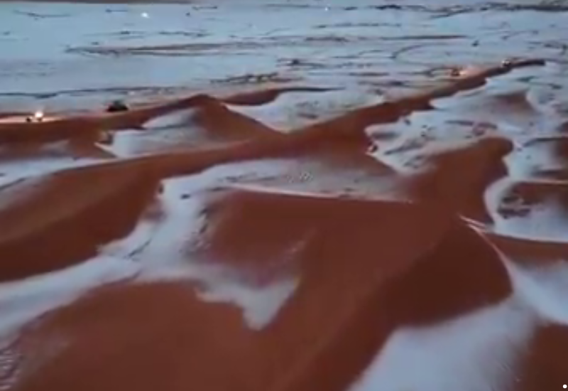 В пустыне в Саудовской Аравии выпал град