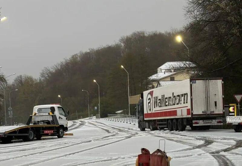 Мощный град и снег обрушились на Сочи