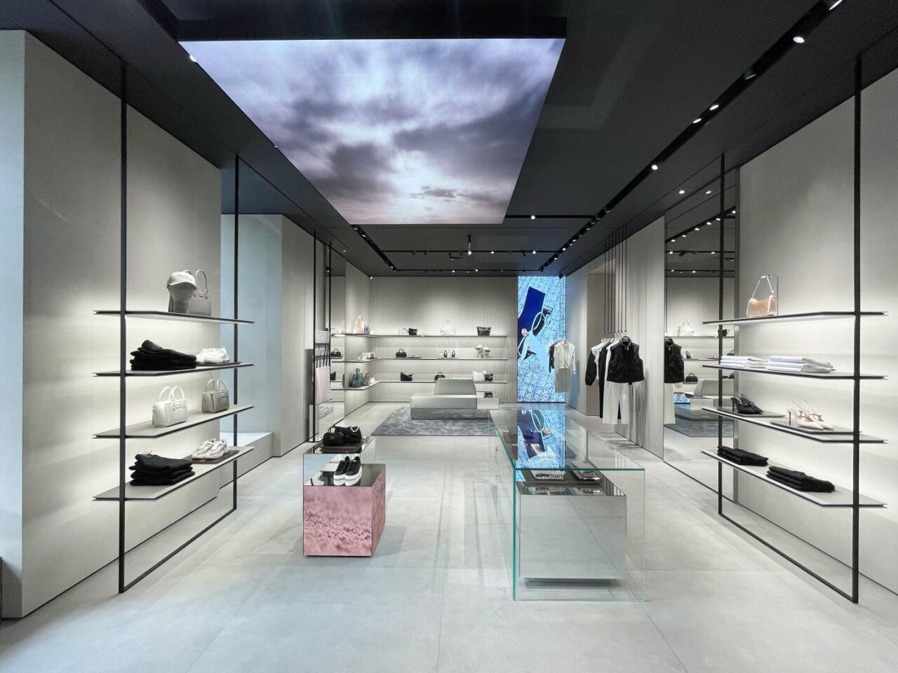 Emporio Armani Bakıda yenilənmiş mağazasını və yaz-yay 2026 kolleksiyasını təqdim etdi