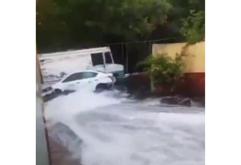 Мощный поток воды затопил улицы Мехико