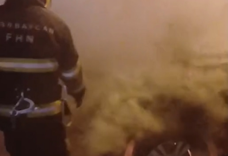 В Баку сгорел автомобиль