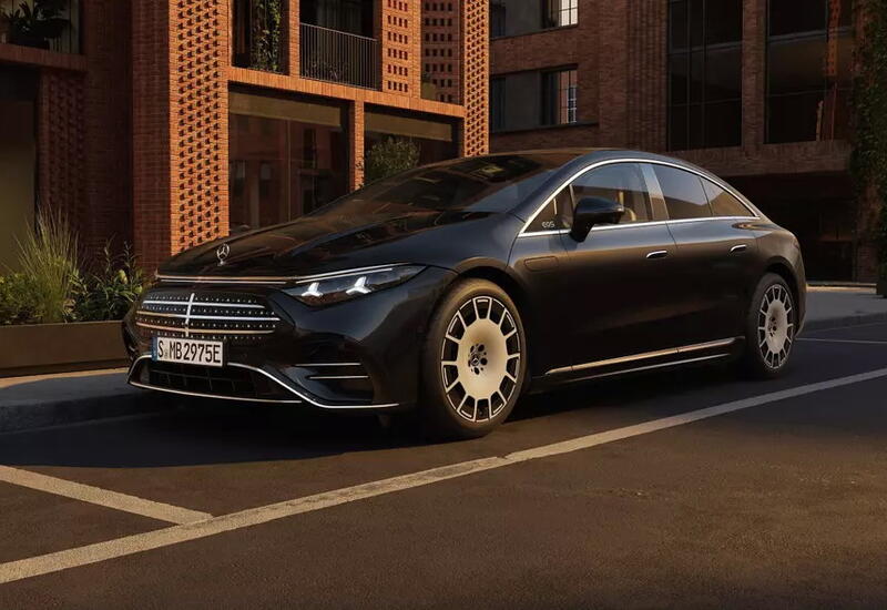 Mercedes показал обновленный EQS со штурвалом вместо руля