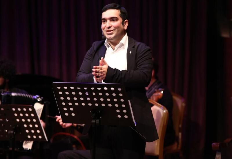 Взглянуть на себя со стороны: Вечер искреннего смеха в Баку