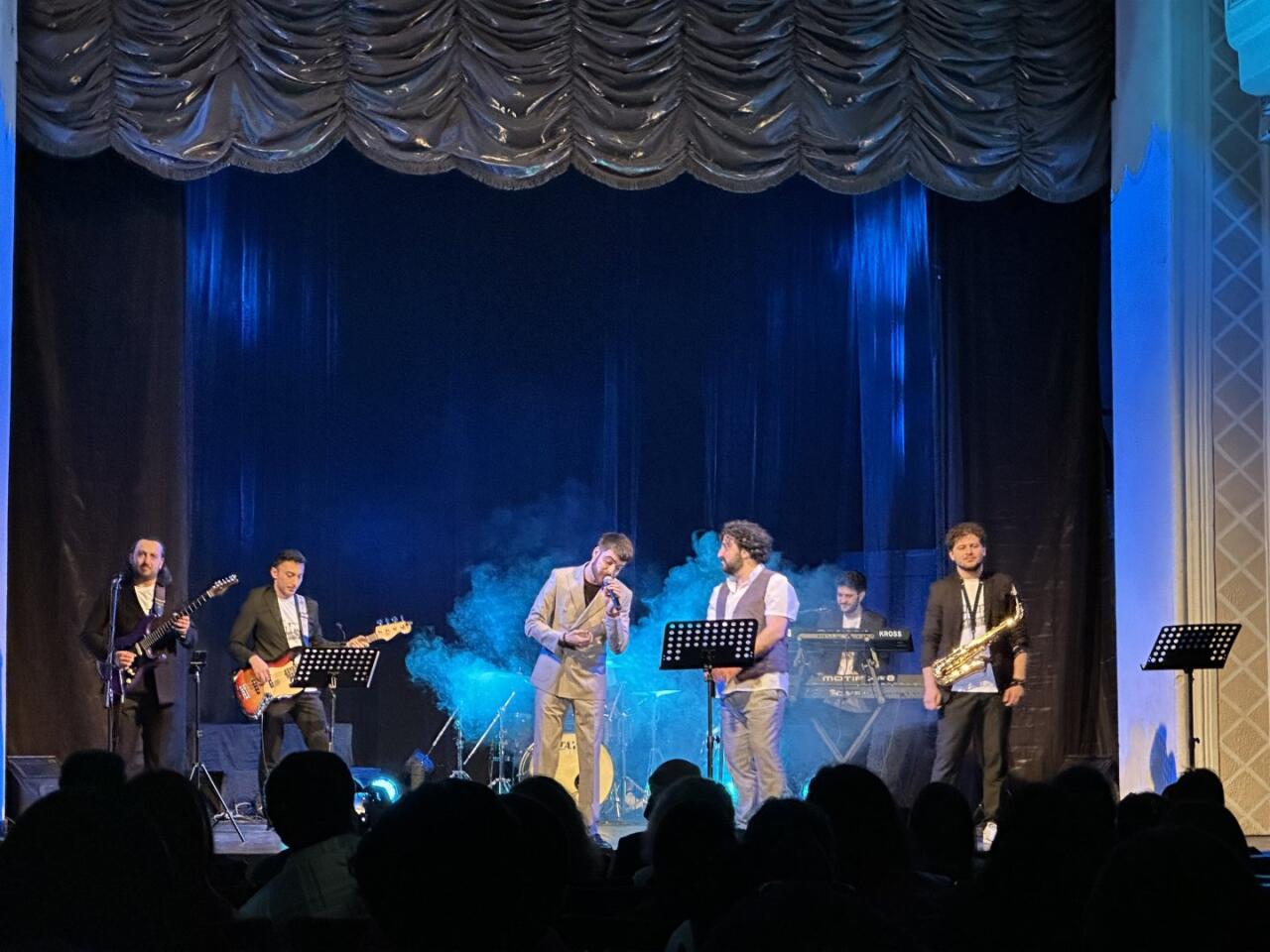 В Баку представлен концерт памяти легендарного турецкого исполнителя Барыша Манчо