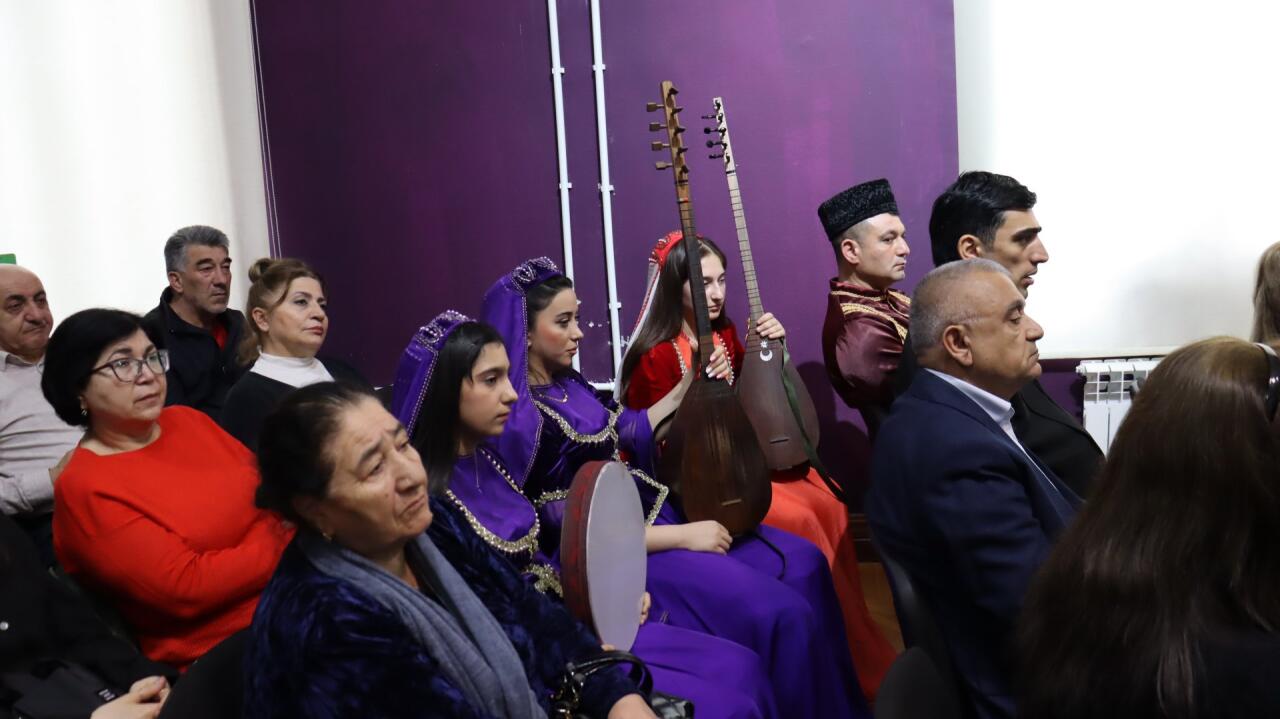 Воплощение национальных и духовных ценностей в творчестве азербайджанских ашугов