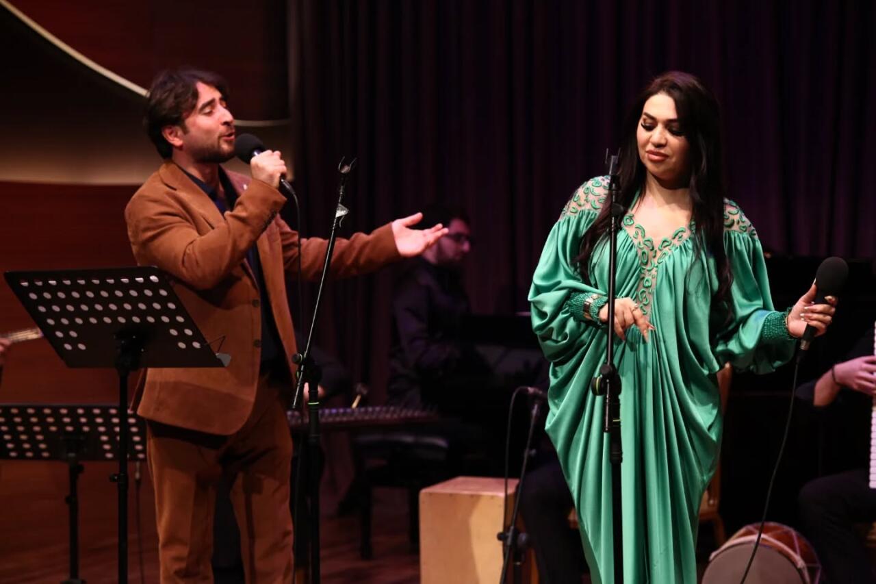 Взглянуть на себя со стороны: Вечер искреннего смеха в Баку