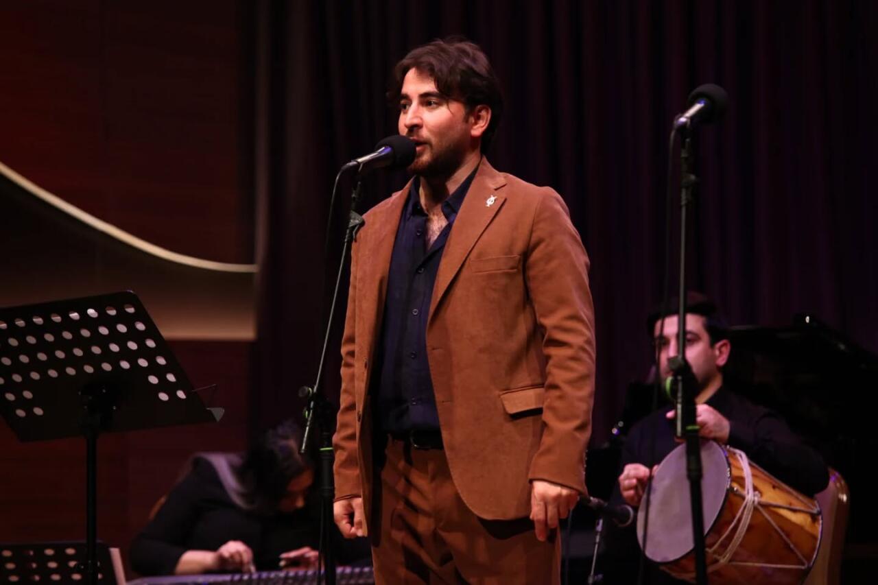 Взглянуть на себя со стороны: Вечер искреннего смеха в Баку