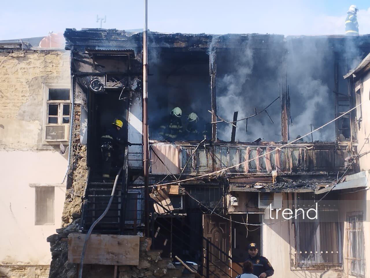 В центре Баку произошел пожар в жилом доме