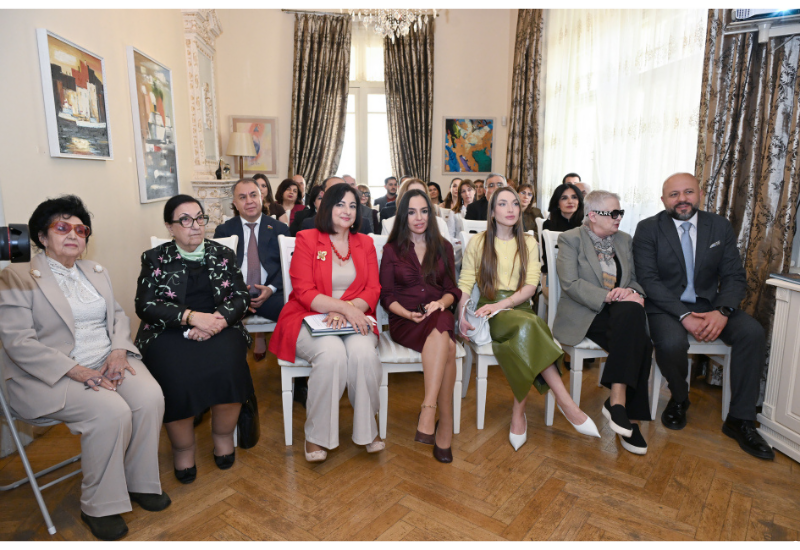 Лейла Алиева и Алена Алиева приняли участие в презентации книги «Иреван: эхо истории и утраченного наследия»