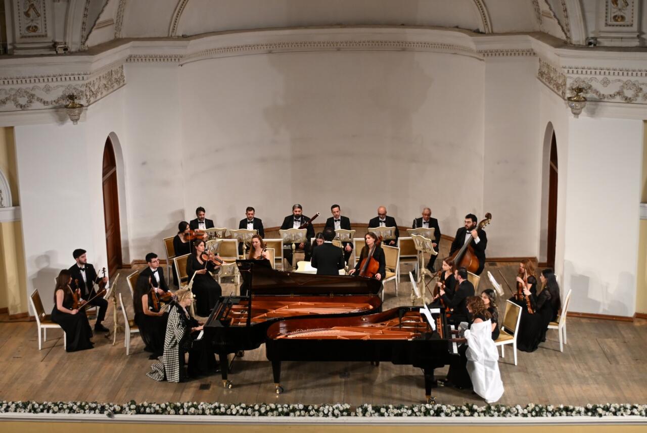 Известные музыканты из Азербайджана и Турции - Егана Ахундова и Гюльсин Онай выступили с блестящей программой