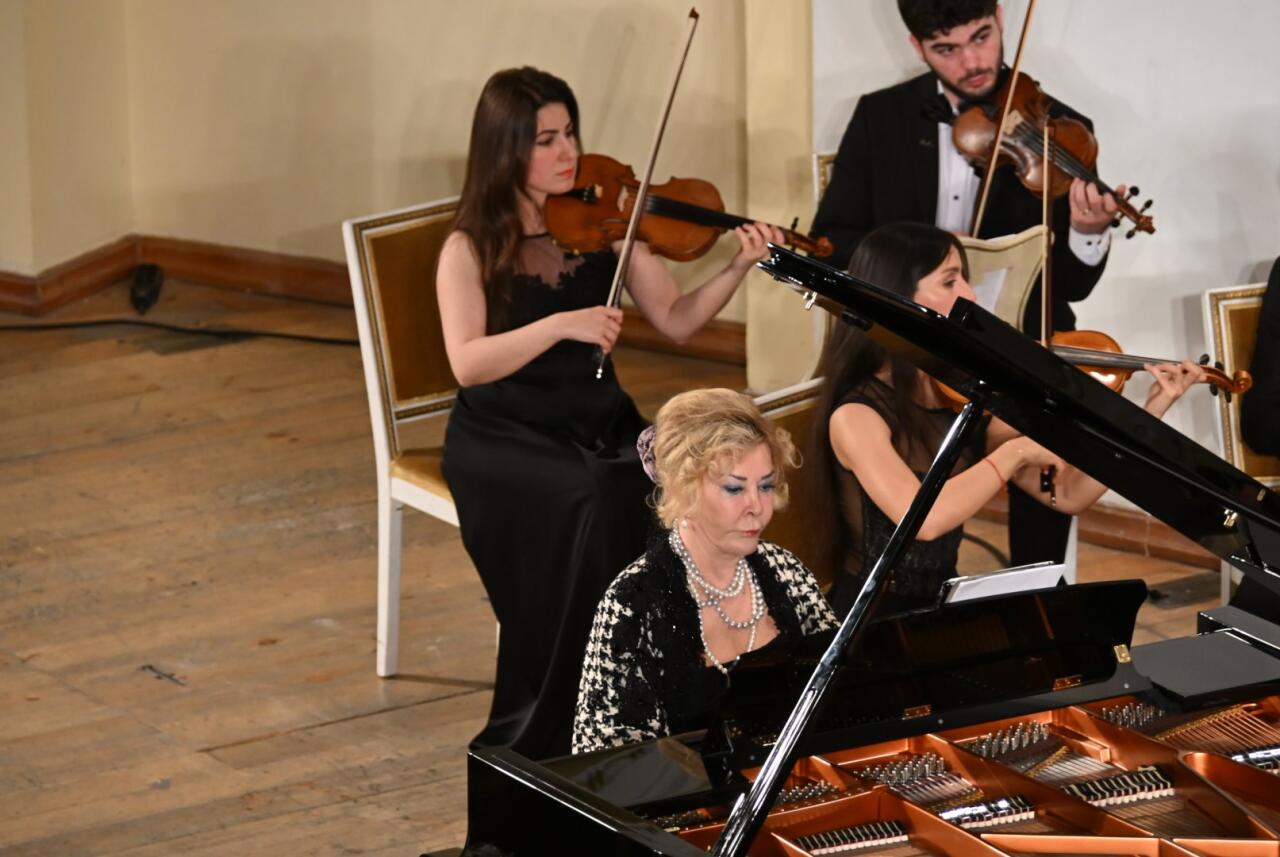 Известные музыканты из Азербайджана и Турции - Егана Ахундова и Гюльсин Онай выступили с блестящей программой