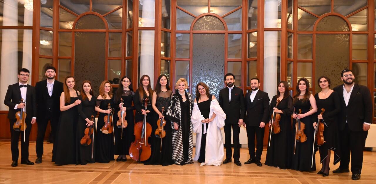 Известные музыканты из Азербайджана и Турции - Егана Ахундова и Гюльсин Онай выступили с блестящей программой