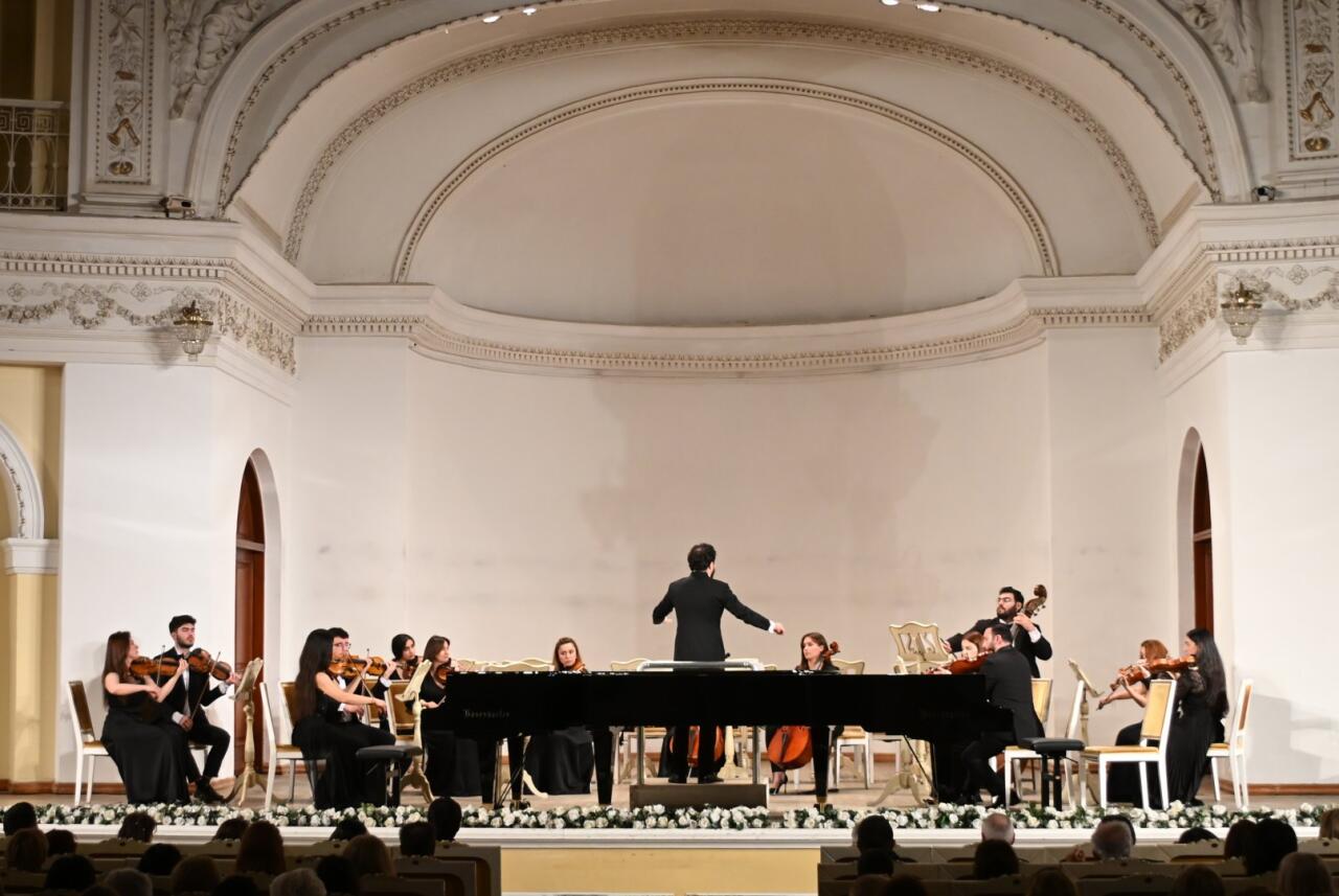 Известные музыканты из Азербайджана и Турции - Егана Ахундова и Гюльсин Онай выступили с блестящей программой